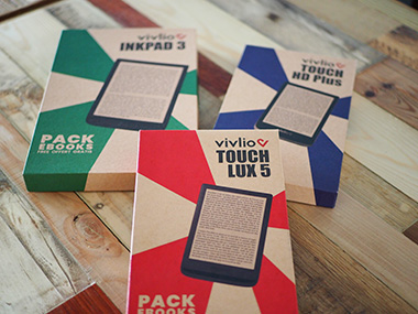 Photo des packaging de trois liseuses de la gamme.