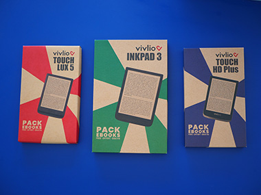Photo des packaging de trois liseuses de la gamme.